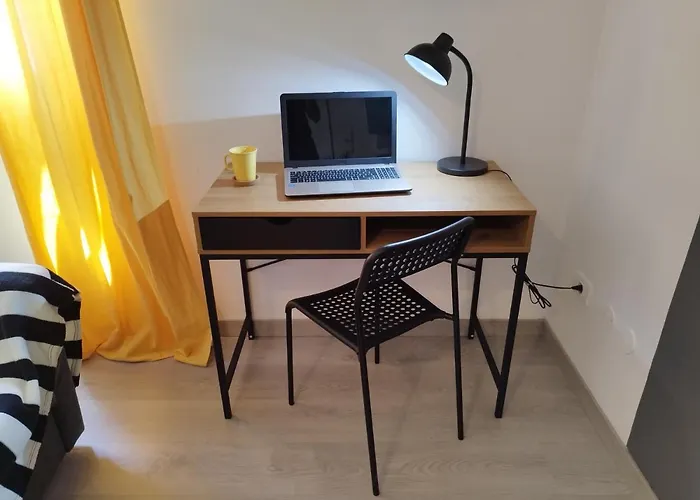 דירה The Yellow Urban Escape *