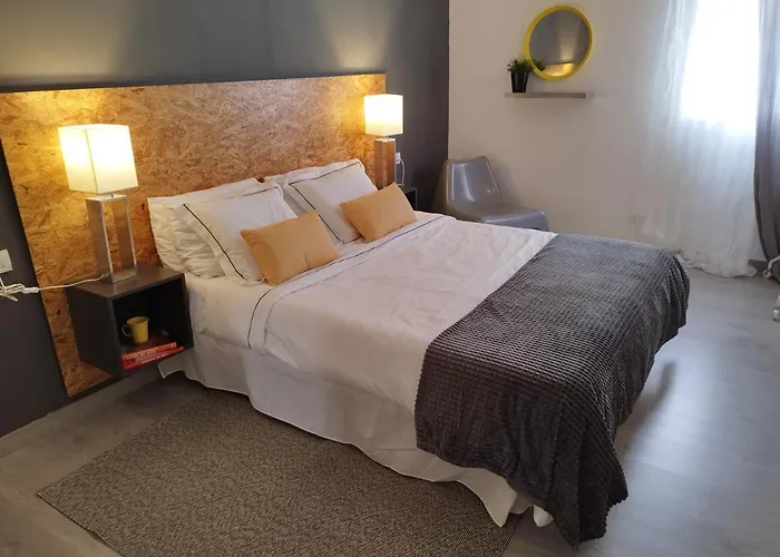 아파트 The Yellow Urban Escape